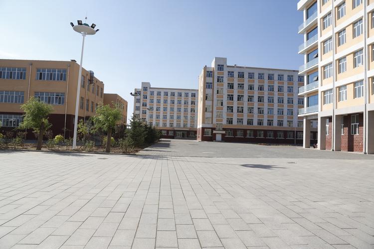 新疆商贸经济学校有何特色与优势？-第2张图片-花冠旅游服务
