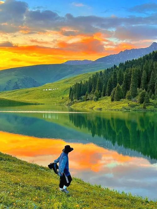 8月新疆穿什么衣服？温度与穿搭指南-第2张图片-花冠旅游服务