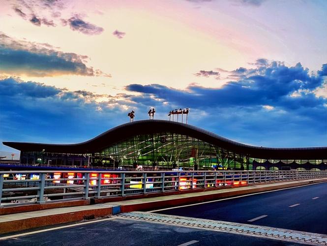 新疆机场集团有哪些核心业务？-第1张图片-花冠旅游服务