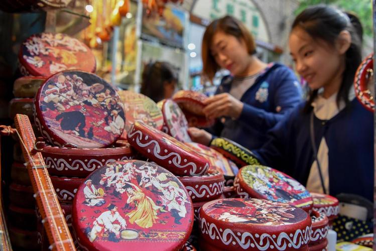 夕阳红老年团新疆旅游安全吗？-第3张图片-花冠旅游服务