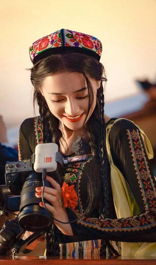 去新疆旅游带什么帽子-第1张图片-花冠旅游服务