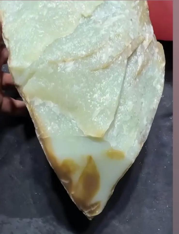 新疆山上白色的是什么？-第2张图片-花冠旅游服务