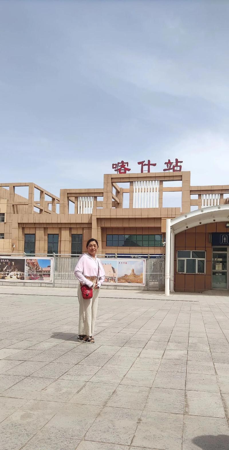 新疆和静县火车站小姐-第1张图片-花冠旅游服务