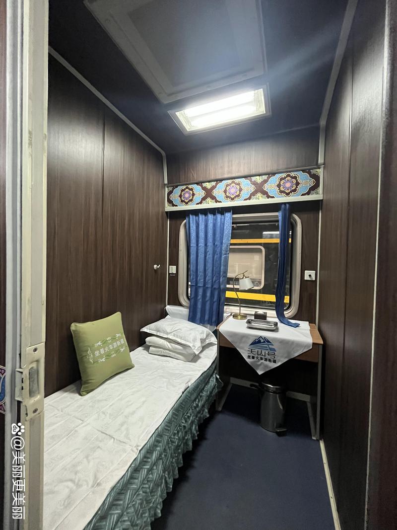 坐火车去新疆费用是多少？-第2张图片-花冠旅游服务