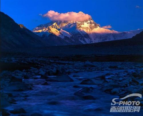 去新疆旅游要边防证吗-第1张图片-花冠旅游服务