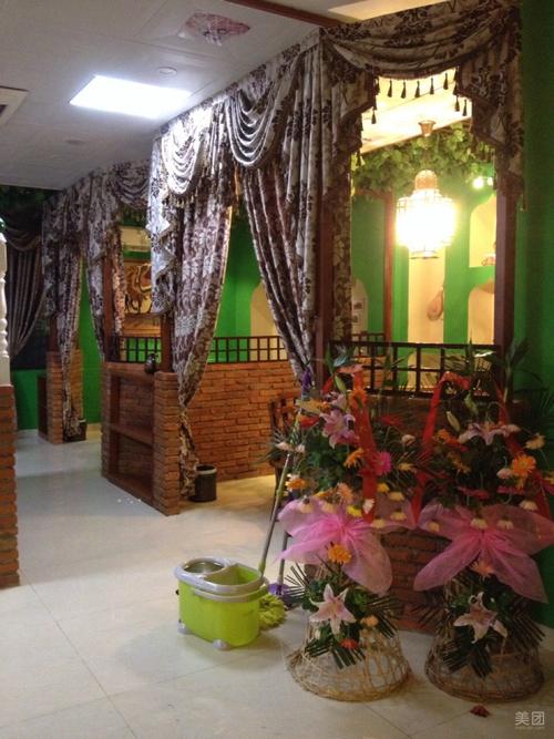 木卡买提新疆主题餐厅有何地道风味？-第2张图片-花冠旅游服务