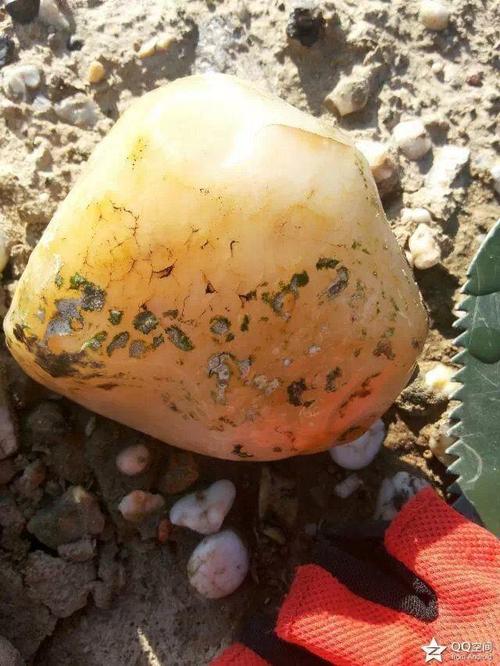 新疆罗布泊捡石头为何频发死人事件？-第2张图片-花冠旅游服务