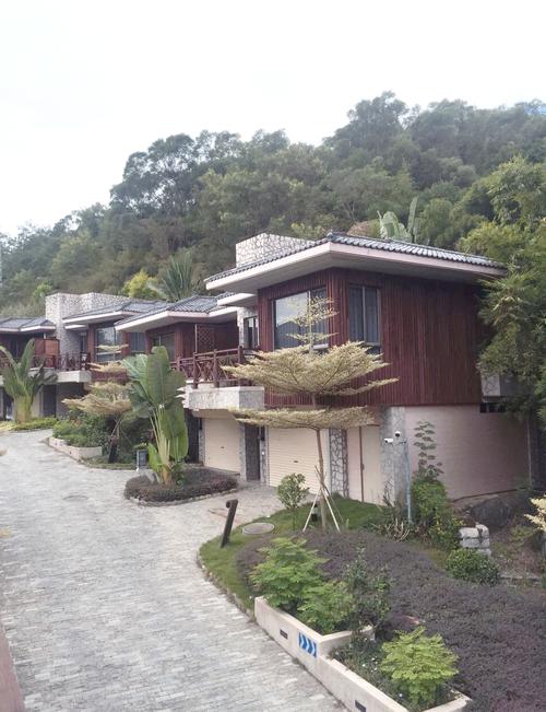 福建泳池环绕别墅酒店，泳池如何环绕别墅设计？-第1张图片-花冠旅游服务