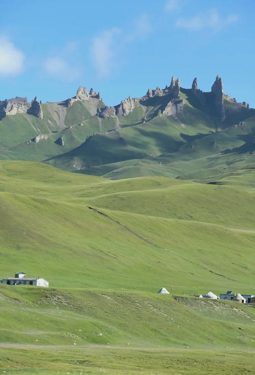 乌苏位于新疆的哪个具体位置？-第2张图片-花冠旅游服务