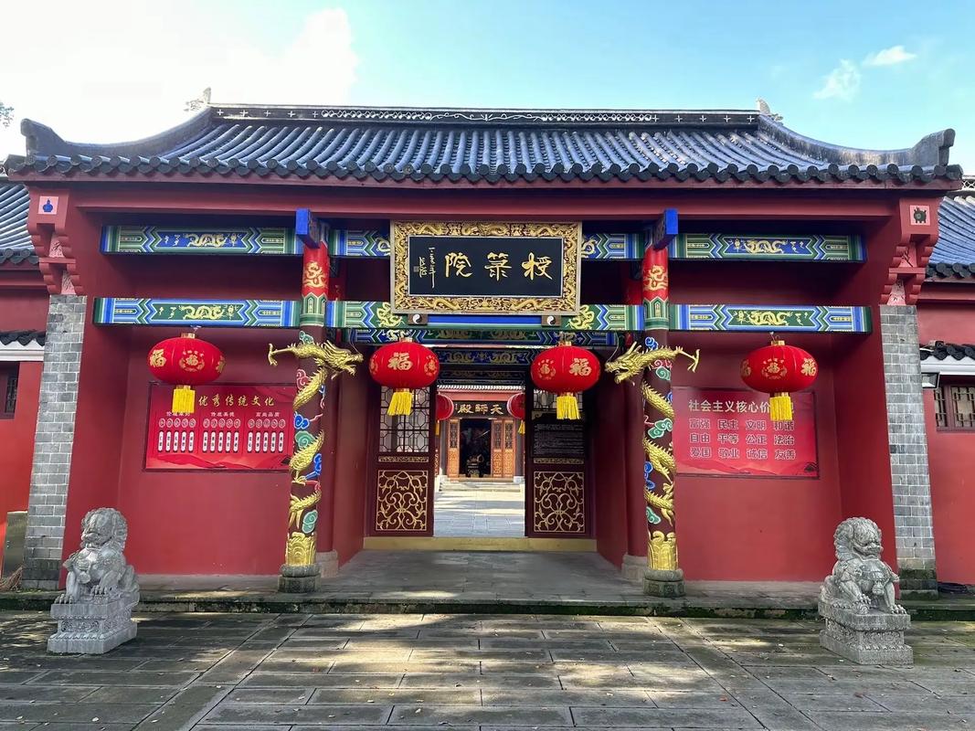江西龙虎山嗣汉天师府有何独特之处？-第1张图片-花冠旅游服务