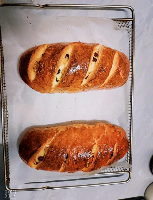 新疆果仁大列巴怎么做?-第1张图片-花冠旅游服务 新疆果仁大列巴怎么做?-第1张图片-花冠旅游服务