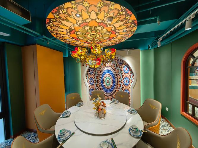 新疆风情饭店装修图片有何设计亮点？-第1张图片-花冠旅游服务