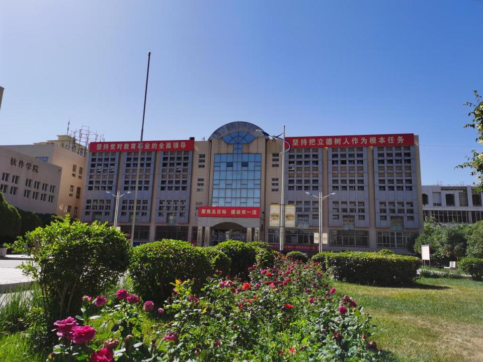 新疆大学酒店管理专业有何特色与优势？-第3张图片-花冠旅游服务