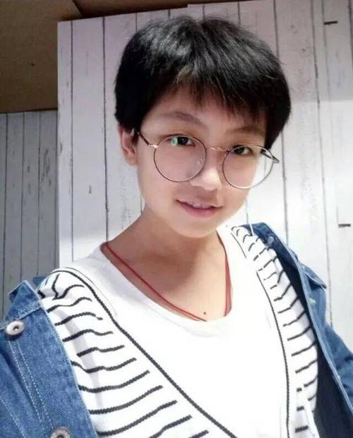 新疆阿勒泰美女资源是否丰富？-第2张图片-花冠旅游服务