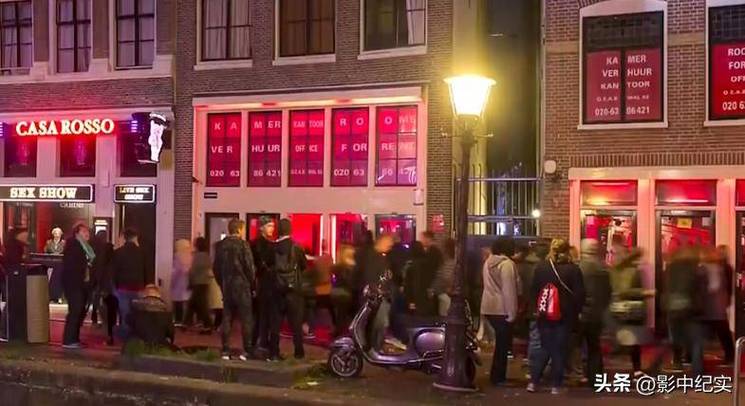 新疆红灯区站街女视频曝光，背后有何隐情？-第1张图片-花冠旅游服务