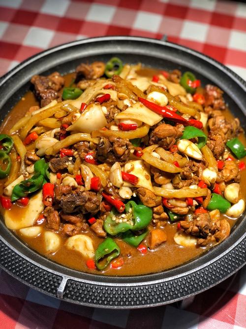 新疆铁锅芦花鸡怎么做才正宗？-第1张图片-花冠旅游服务