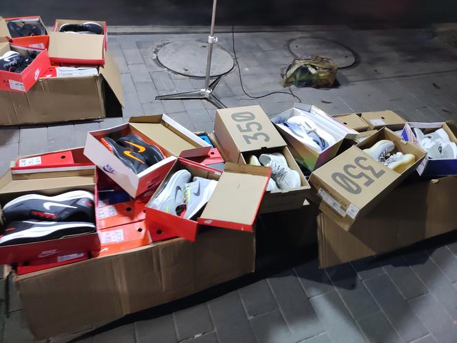 福建厦门发货的耐克鞋是正品吗？-第1张图片-花冠旅游服务