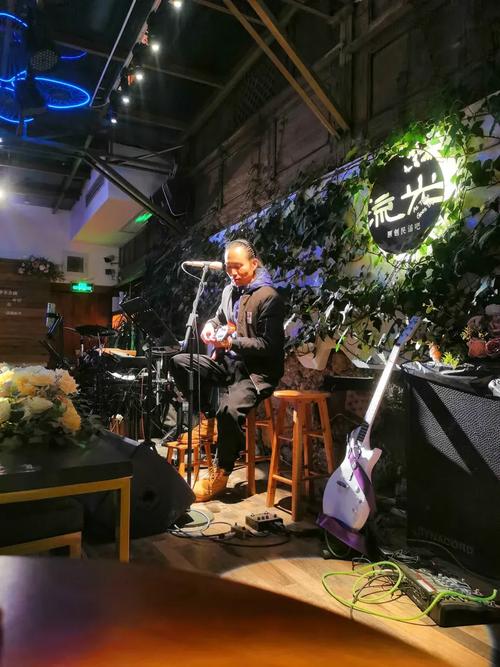 丽江西风瘦马酒吧有何独特魅力？-第3张图片-花冠旅游服务