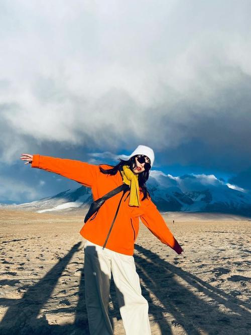 6月新疆旅游穿什么？气候与穿搭指南-第2张图片-花冠旅游服务