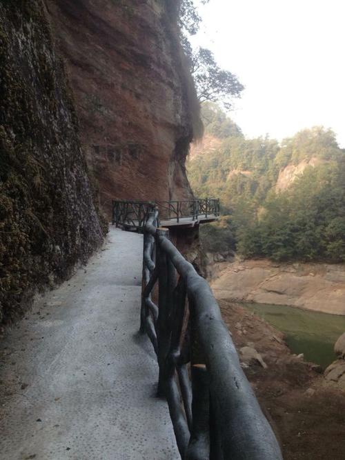 江西玻璃栈道施工单位哪家靠谱？-第1张图片-花冠旅游服务