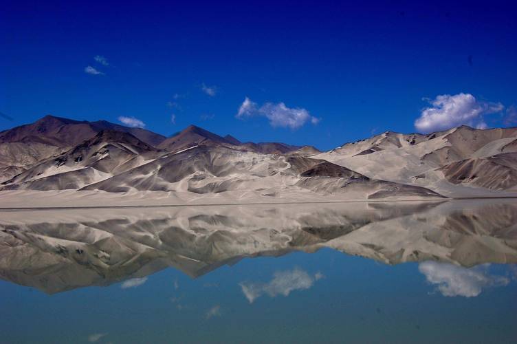 新疆哪些地方需要边防证？-第1张图片-花冠旅游服务