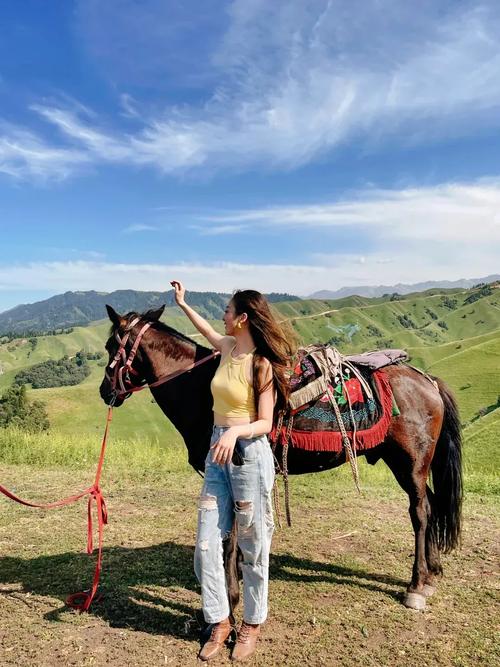 新疆8月穿什么衣服合适？-第2张图片-花冠旅游服务