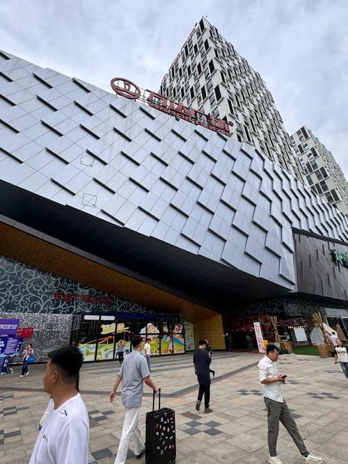 乌鲁木齐万达广场有何特色或亮点？-第2张图片-花冠旅游服务