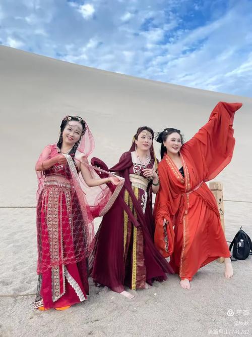 三亚丝路花雨，新疆人演绎何故事？-第2张图片-花冠旅游服务