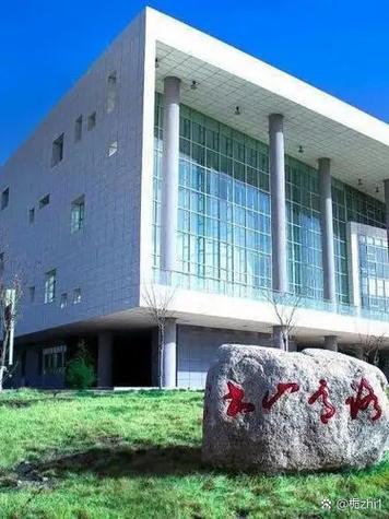 新疆农业大学体育馆有何特色功能？-第1张图片-花冠旅游服务