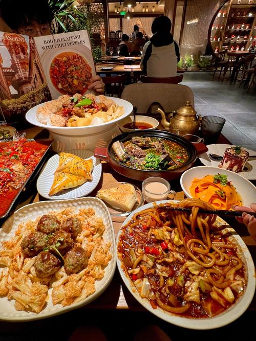 南京东路新疆菜，地道风味何处寻？-第1张图片-花冠旅游服务