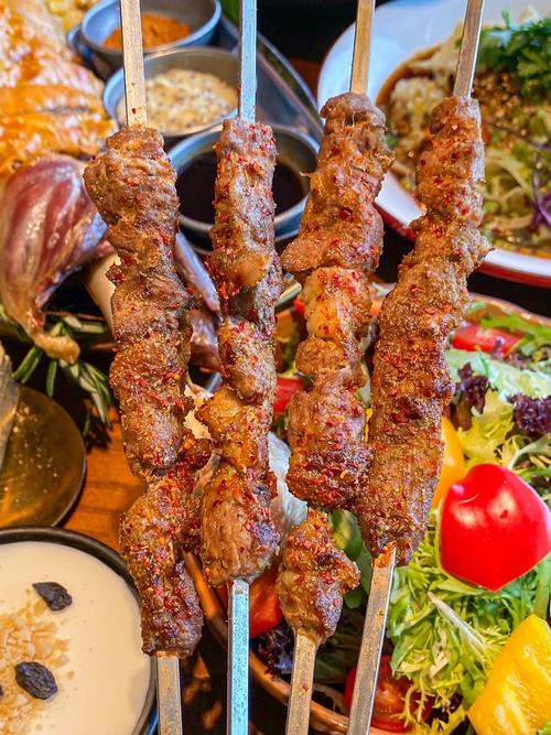 新疆海陆空烧烤做法有何独特之处？-第2张图片-花冠旅游服务