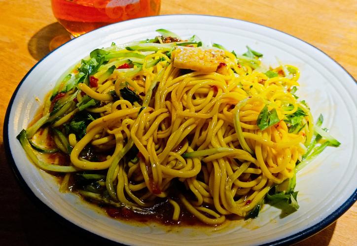 新疆黄面卤汤怎么做？-第1张图片-花冠旅游服务