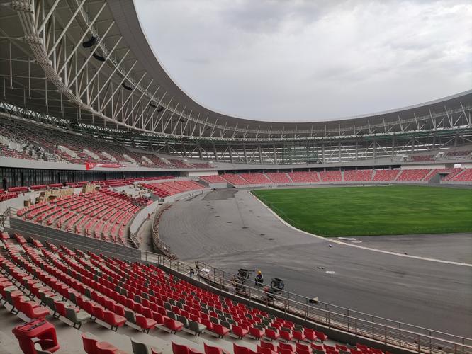 新疆体育中心体育场有何独特之处？-第3张图片-花冠旅游服务