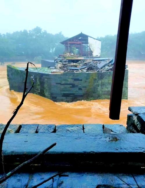 彩虹桥被洪水冲毁了吗？-第1张图片-花冠旅游服务