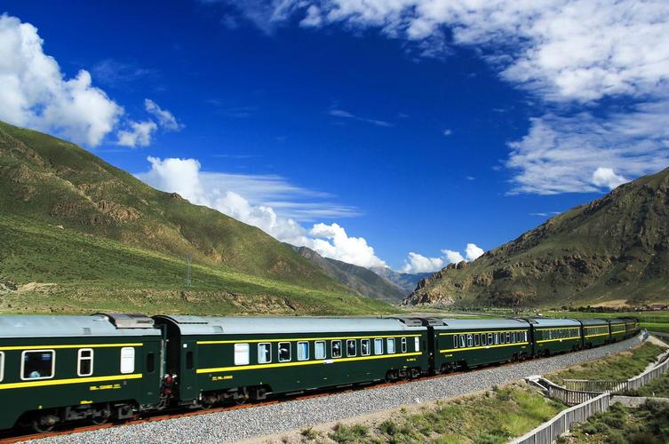 新疆旅游铁路，串联哪些美景？-第2张图片-花冠旅游服务
